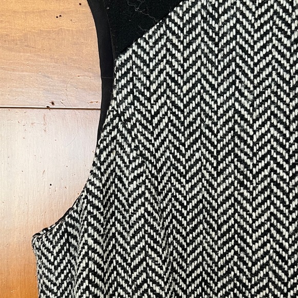 Banana Republic Black and White Patterned Mini Dress business - Picture 3 of 6